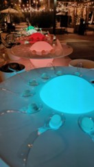 evento de noche con esferas de coctelería molecular